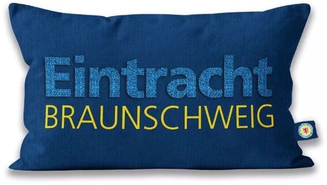 Blaues Kissen mit glitzerndem Schriftzug "Eintracht Braunschweig" in Gelb und Blau.